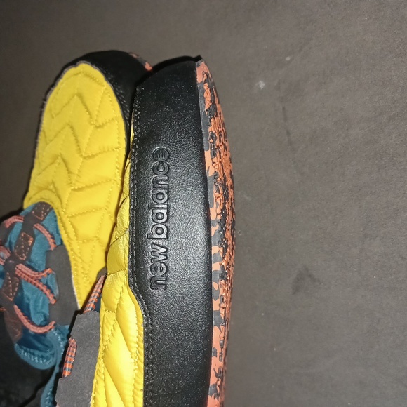 Men's Yellow and Blue  Moccsin Slippers Size 10 - Picture 4 of 8